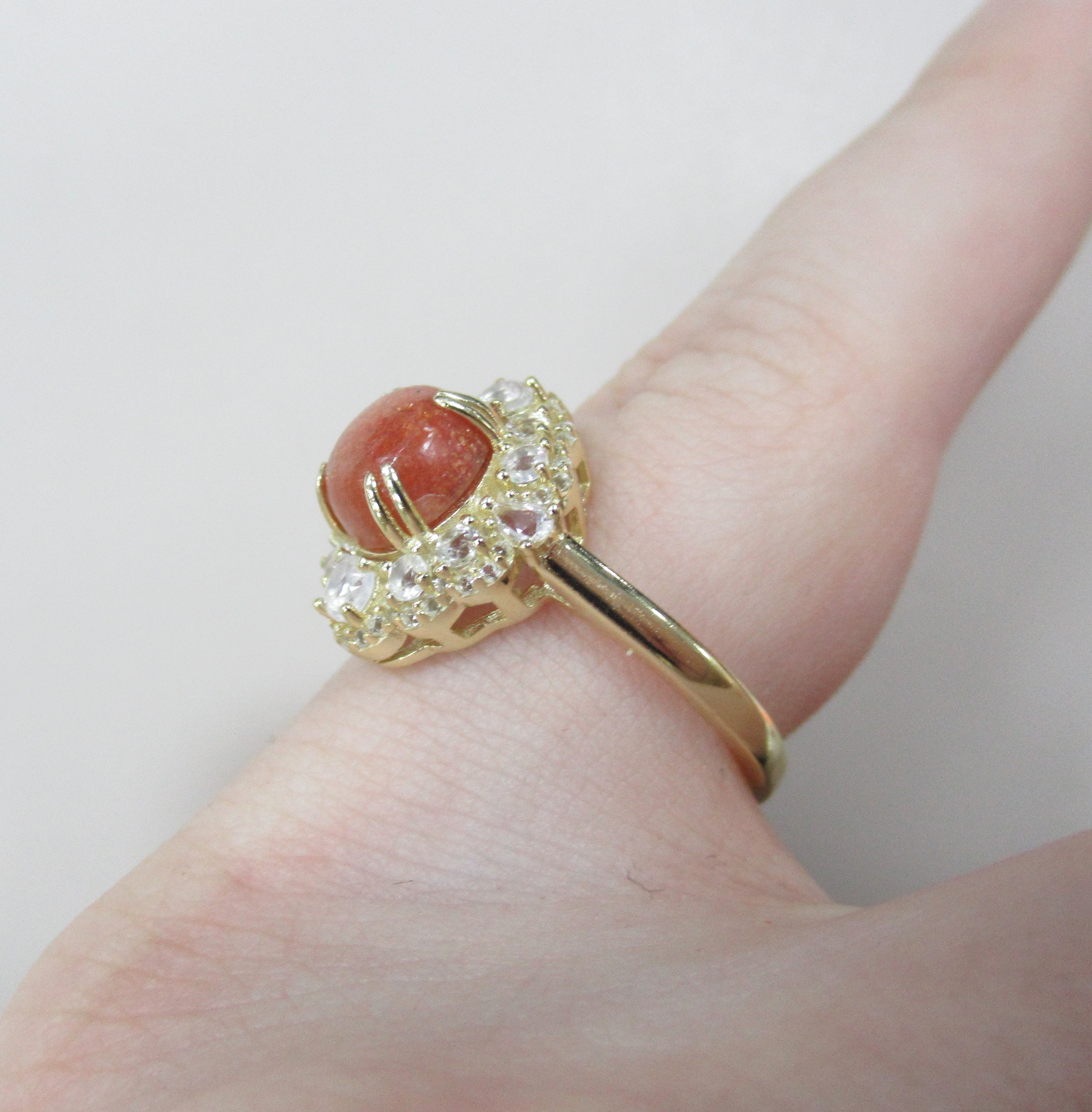 Серебряное кольцо с солнечным камнем